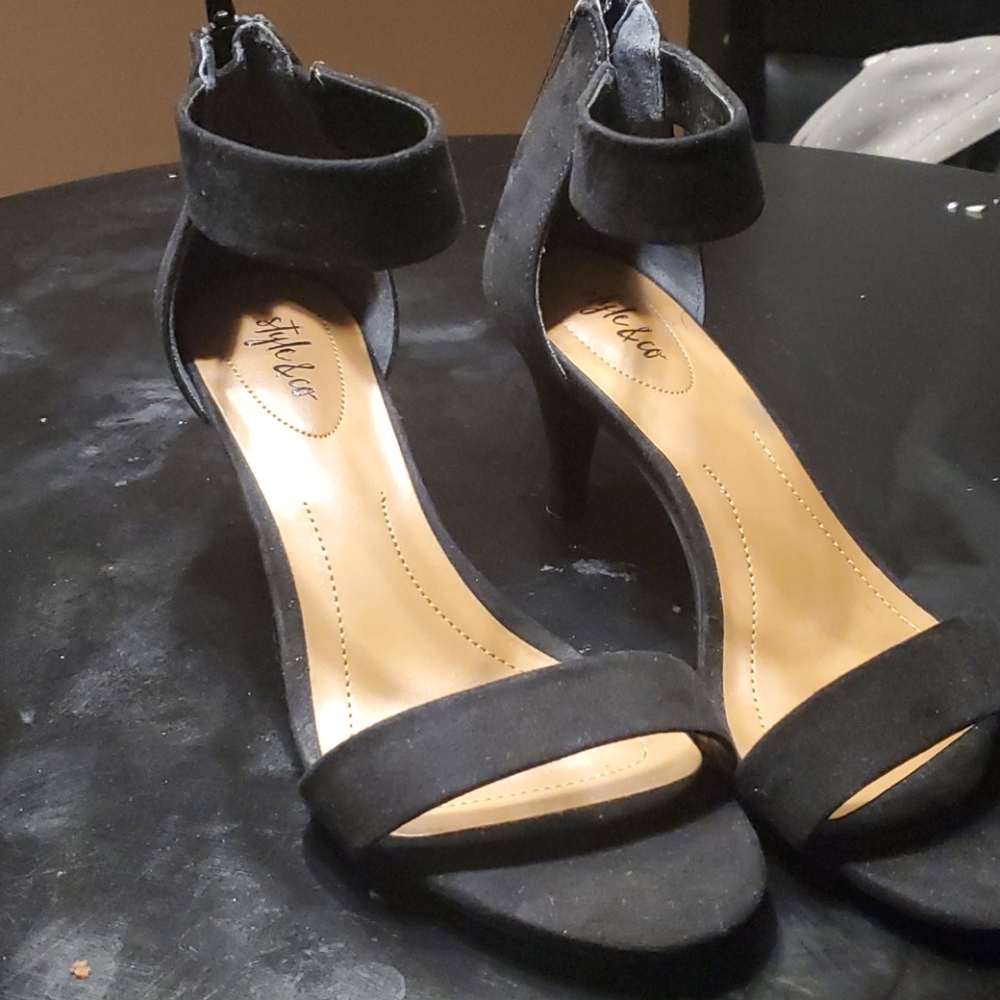 Ankle strap sandals